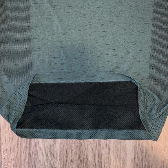 Under Armour Workout Tee Shirt size Small - Picture 4 of 7